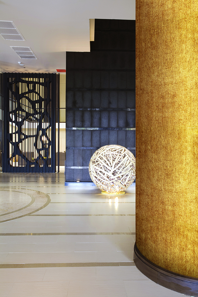 décoration métallique hall avec colonne consilio design